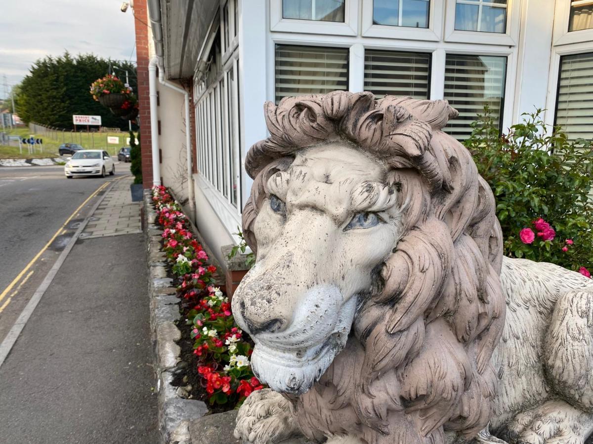 The Masons Arms Hotel 브리젠드 외부 사진