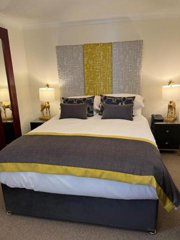 The Masons Arms Hotel 브리젠드 외부 사진