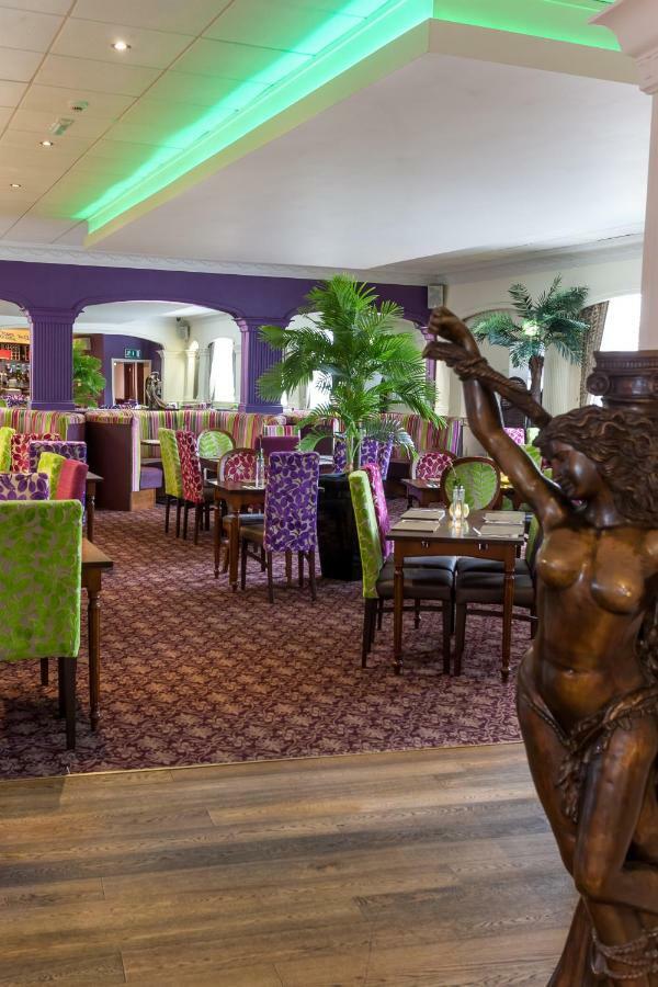 The Masons Arms Hotel 브리젠드 외부 사진