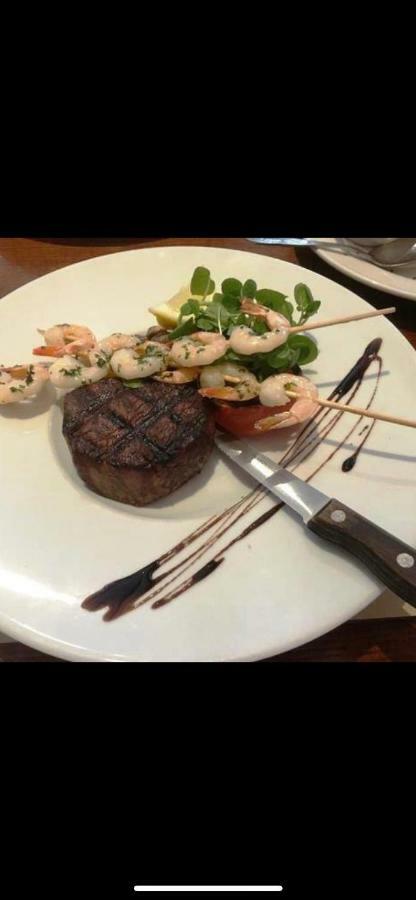 The Masons Arms Hotel 브리젠드 외부 사진