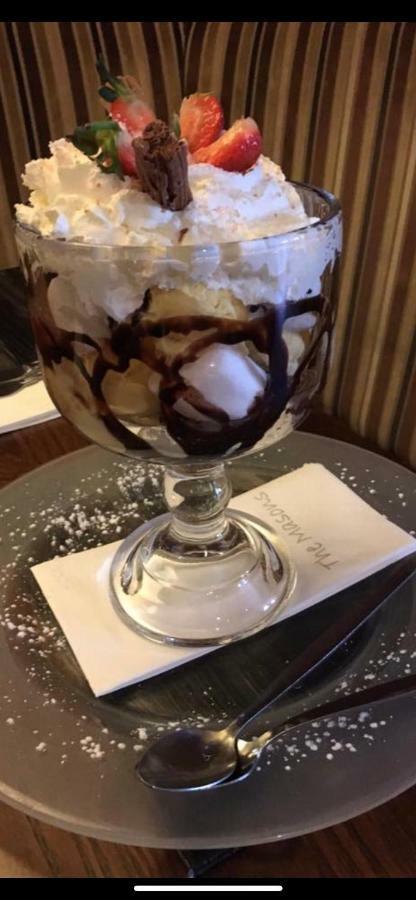 The Masons Arms Hotel 브리젠드 외부 사진