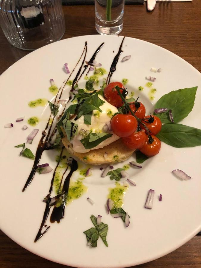 The Masons Arms Hotel 브리젠드 외부 사진