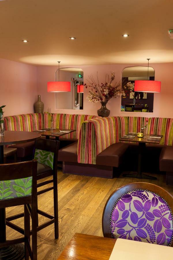 The Masons Arms Hotel 브리젠드 외부 사진