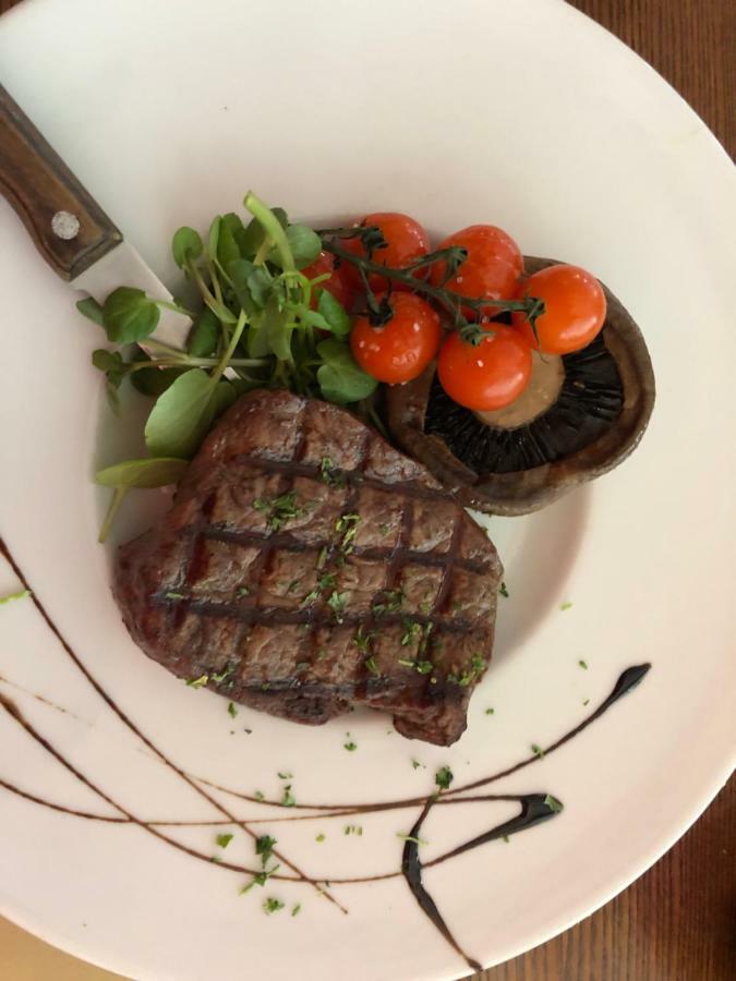 The Masons Arms Hotel 브리젠드 외부 사진