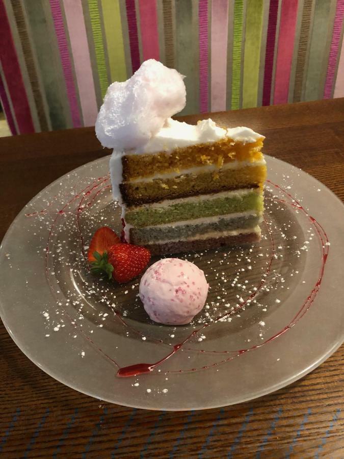 The Masons Arms Hotel 브리젠드 외부 사진